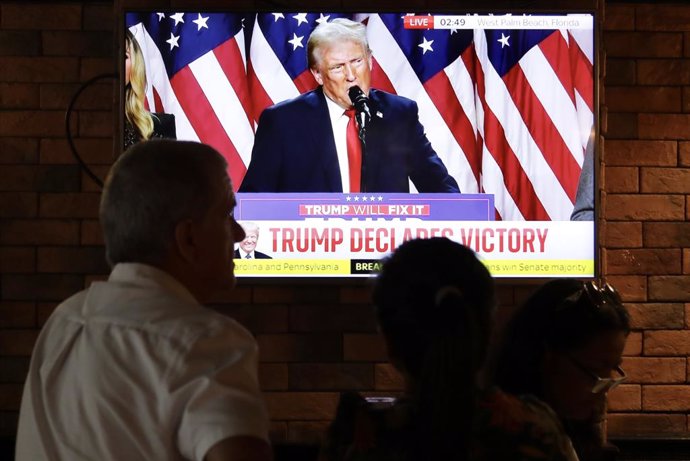 November 6, 2024, Hong Kong, CHINA: In Hong Kong, foreigners watch live TV broadcast covering Donald Trump's declaring of ' victory ' inside the local bar on the day of US PRESIDENTIAL ELECTION 2024.Nov-6,2024Hong Kong.ZUMA/Liau Chung-ren