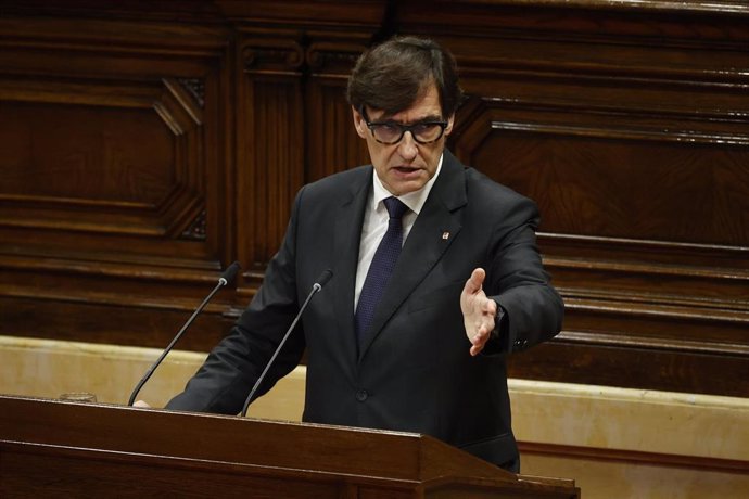 El presidente de la Generalitat de Cataluña, Salvador Illa, durante su comparecencia para explicar la gestión del Govern de la DANA en Catalunya, en el Parlament de Catalunya, a 6 de noviembre de 2024, en Barcelona, Catalunya (España). Illa avanzó el pasa