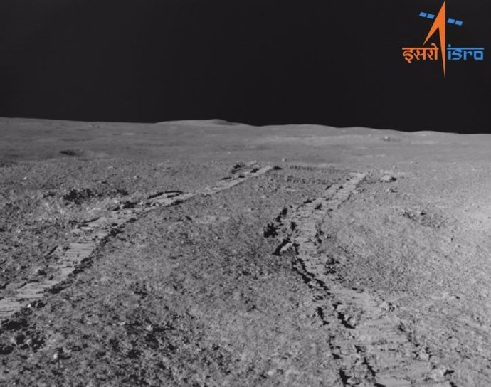 Archivo - Imagen de la región del polo sur lunar tomada por el rover indio Pragyan