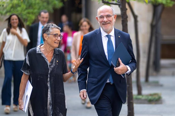 Archivo - La consellera de Salud, Olga Pané, y el conseller de Unión Europea y Acción Exterior, Jaume Duch, a su llegada al primer Consell Executiu del Govern, en el Palau de la Generalitat, a 13 de agosto de 2024, en Barcelona, Catalunya (España). 