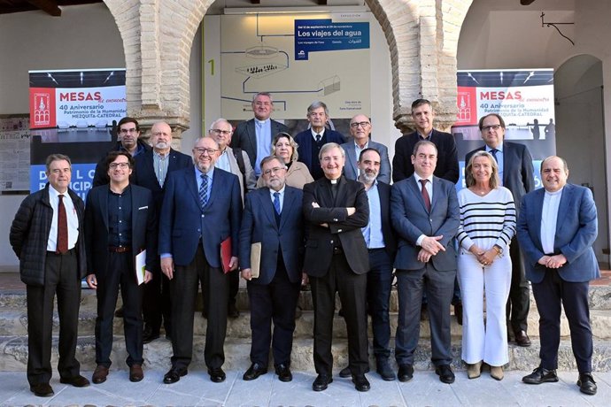 Participantes en la la tercera Mesa de Encuentro organizada por el Cabildo y dedicada a la cultura, la educación y la investigación.