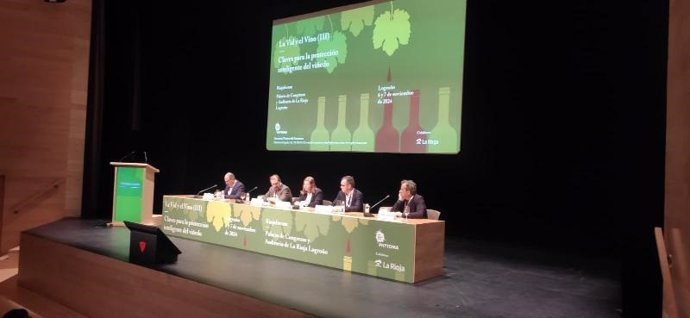 La Consejera De Agricultura, Ganadería, Mundo Rural Y Medio Ambiente, Noemí Manzanos, Ha Inaugurado, La III Edición Del Encuentro Internacional Phytoma Sobre 'La Vid Y El Vino'