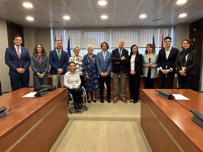 Foto de familia de la Comisión Especial de Estudio sobre Infancia y Adolescencia