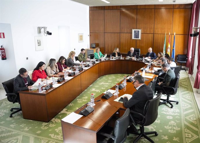 Imagen de este miércoles de la reunión de la Junta de Portavoces, para aprobar el orden del día del Pleno del Parlamento de los días 13 y 14 de este mes.