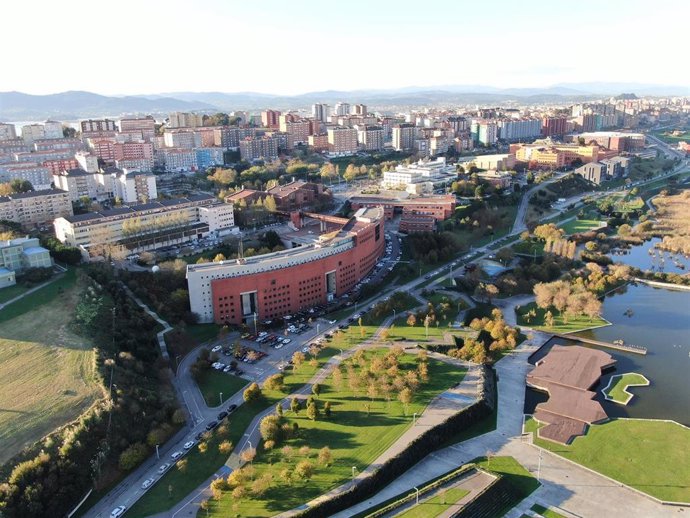 Archivo - Vista del campus de la UC