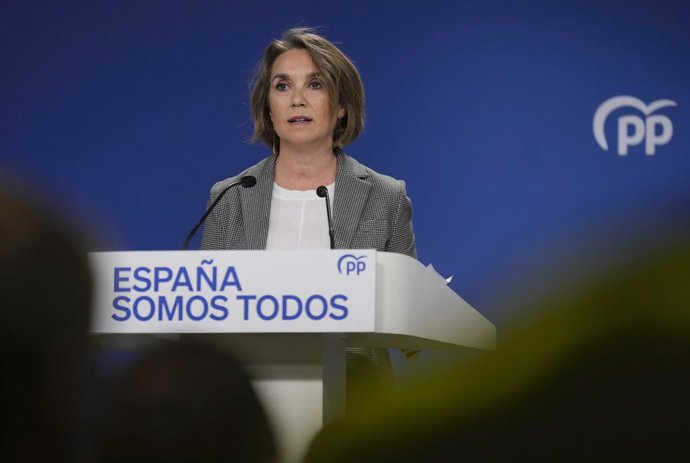 La secretaria general del PP, Cuca Gamarra, ofrece una rueda de prensa.