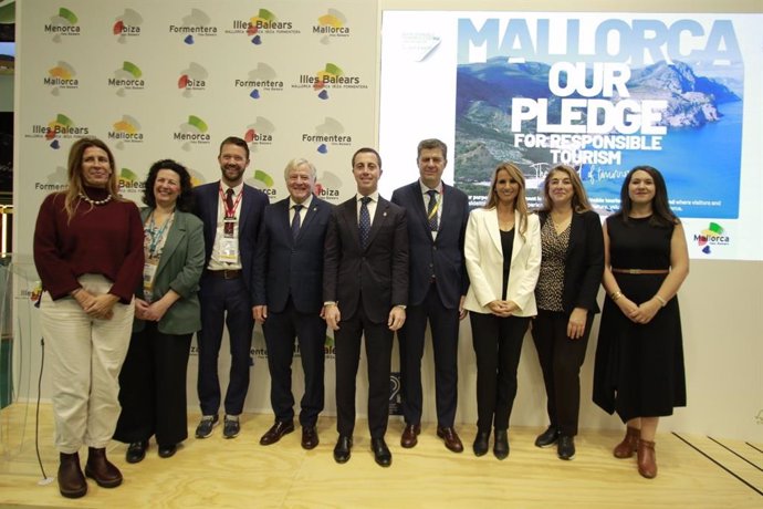 Representantes de la delegación balear en la World Travel Market 2024.