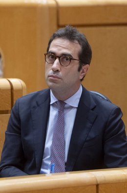 El ministro de Economía, Comercio y Empresa, Carlos Cuerpo, durante una sesión de control al Gobierno, en el Senado, a 29 de octubre de 2024, en Madrid (España). Cuestiones jurídicas como el cese del Fiscal General del Estado, la imputación a Begoña Gómez