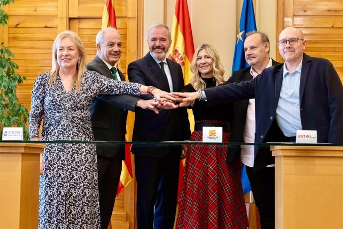 Gobierno de Aragón, patronal y sindicatos firman el acuerdo socioeconómico de legislatura.