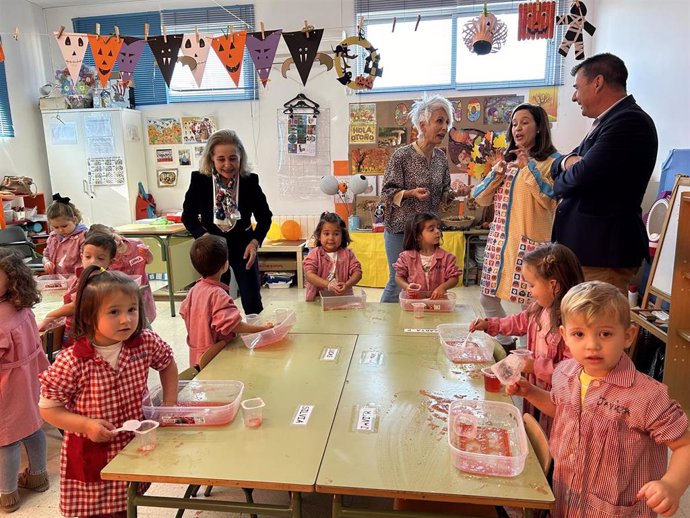 La consejera de Educación, Ciencia y Formación Profesional, María Mercedes Vaquera, visita un colegio