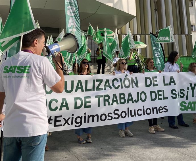 Protesta de Satse para exigir la actualización de la bolsa de empleo temporal del SAS.