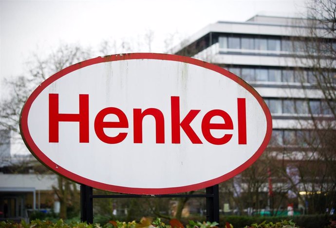 Archivo - Logo de Henkel en una de sus oficinas.