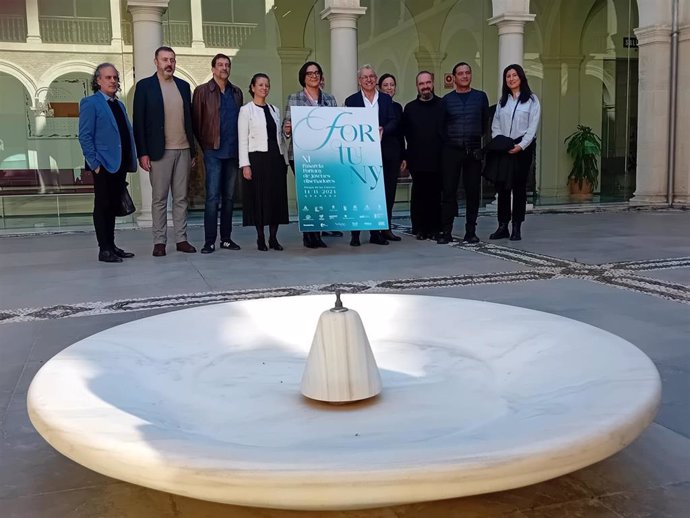 Presentación de la Pasarela Fortuny de 2024 con la delegada de Desarrollo Educativo de la Junta en Granada, María José Martín, en el centro en la imagen