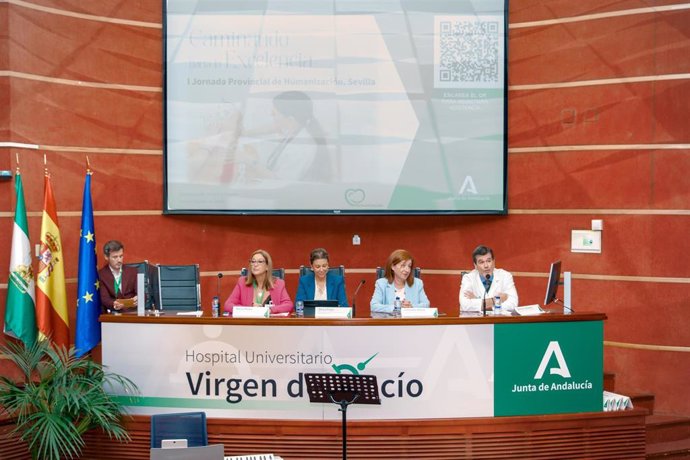 I Jornada Provincial de Humanización 'Caminando hacia la excelencia' en el Hospital Virgen del Rocío.