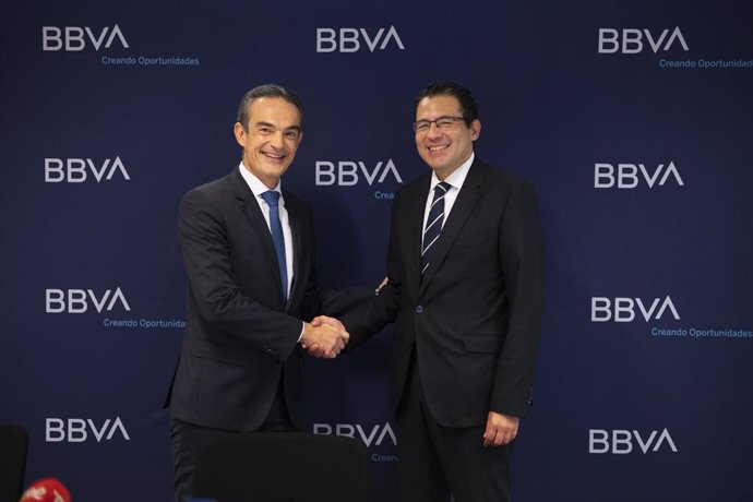 El economista jefe de BBVA Research, Miguel Cardoso, y por el director de la territorial sur, Francisco Javier Jerez, en la presentación del informe 'Situación Andalucía. Segundo semestre de 2024'.