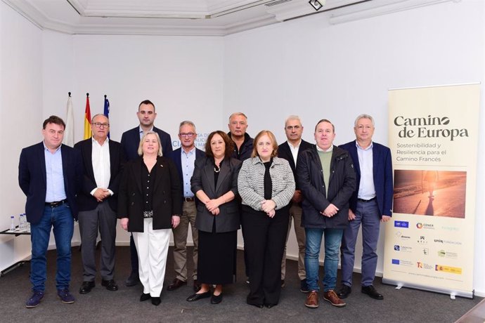 Imagen de los alcaldes que pertenecen a la Mancomunidad de Municipios Gallegos del Camino Francés.