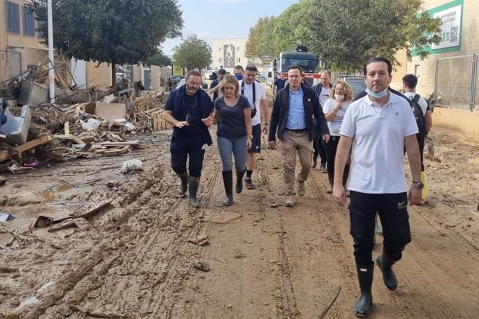 Representantes de Fepeval y la consellera de Industria, Nuria Montes, visitan parques empresariales afectados por la DANA