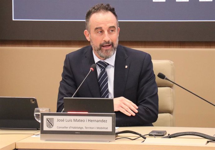 El conseller de Vivienda, Territorio y Movilidad, José Luis Mateo, durante su comparecencia en el Parlament.