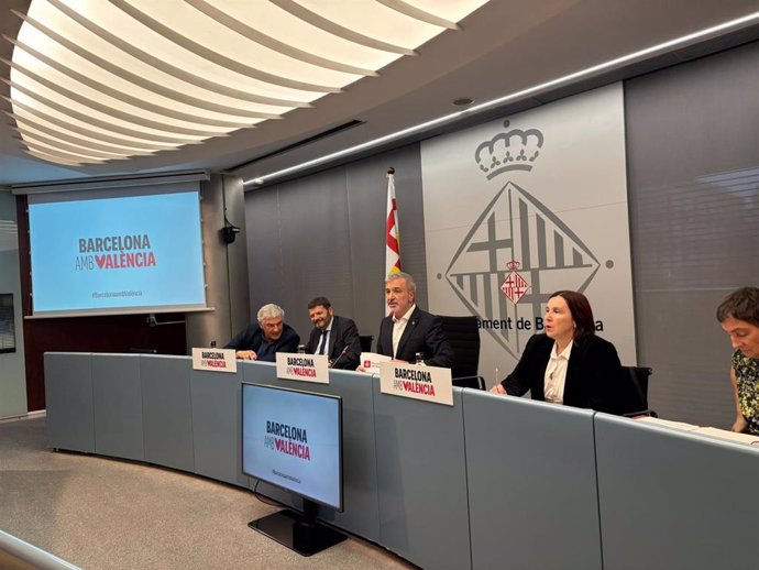 El alcalde de Barcelona, Jaume Collboni, durante una comparecencia en la sala Lluís Companys del Ayuntamiento.