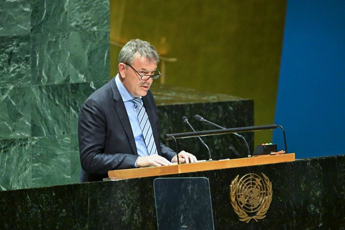 Archivo - UNITED NATIONS, March 5, 2024  -- Philippe Lazzarini, Commissioner-General of the UN Relief and Works Agency (UNRWA) for Palestine Refugees in the Near East, briefs the informal meeting of the General Assembly on UNRWA at the UN headquarters in 