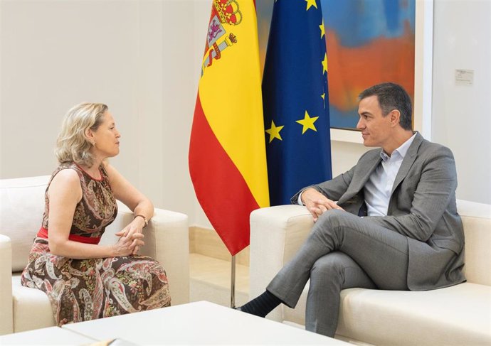 Archivo - El  presidente del Gobierno, Pedro Sánchez, se reúne con la presidenta del Banco Europeo de Inversiones, Nadia Calviño