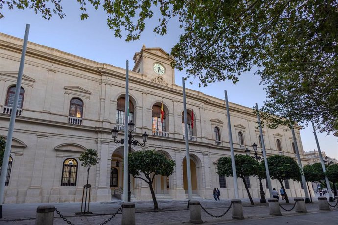 Vista de la fachada del Ayuntamiento de Sevilla desde la Plaza Nueva. 