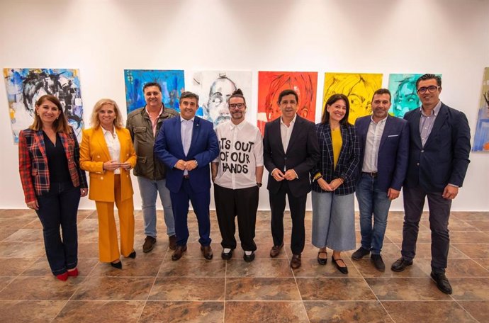 Inauguración de la exposición 'Prohibido realizar pintadas. Un recorrido por la obra de Chencho Aguilera' en la sala de la Provincia de la Diputación.