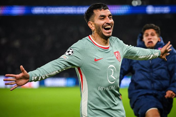 06 November 2024, France, Paris: Atletico Madrid's Angel Correa celebrates scoring his side's second goal during the UEFA Champions League soccer match between Paris Saint-Germain and Atletico de Madrid at Parc des Princes Stadium. Photo: Matthieu Mirvill