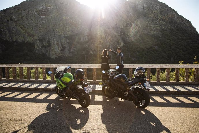 Archivo - La Junta promociona las rutas en moto por Extremadura a través del sello Rueda Dorada de la Real Federación Motociclista Española