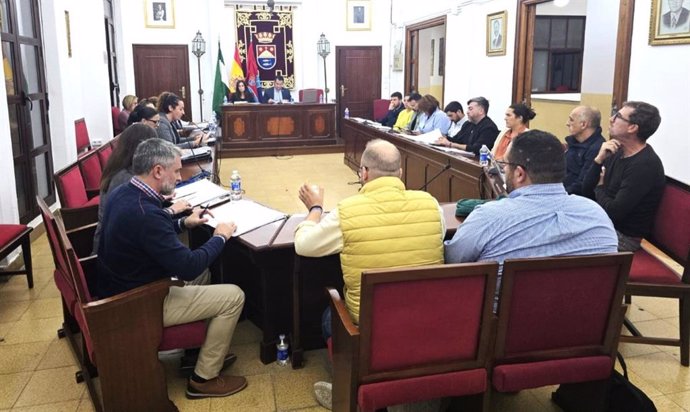 Pleno municipal en el Ayuntamiento de Barbate (Cádiz).