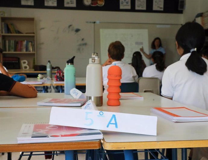 Archivo - Imagen de archivo de una clase con niños.