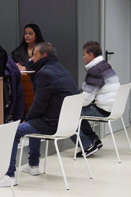 Los acusados durante la celebración de la primera sesión del juicio por el crimen de Cuzcurrita