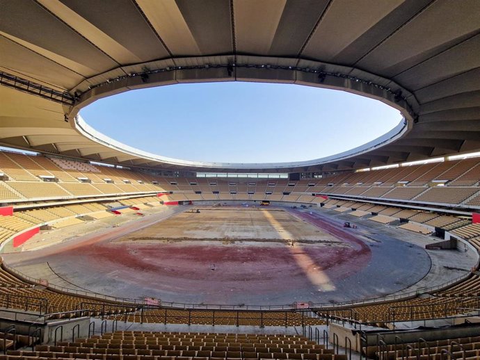 Archivo - Vista general de las obras del Estadio de La Cartuja de Sevilla.