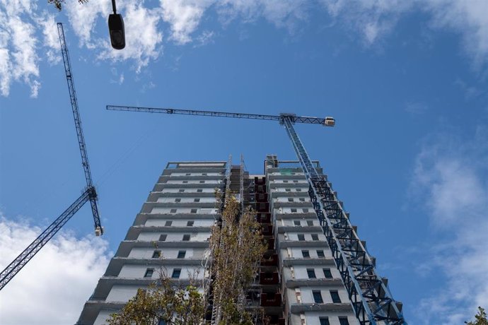 Archivo - Obras en un edificio de viviendas