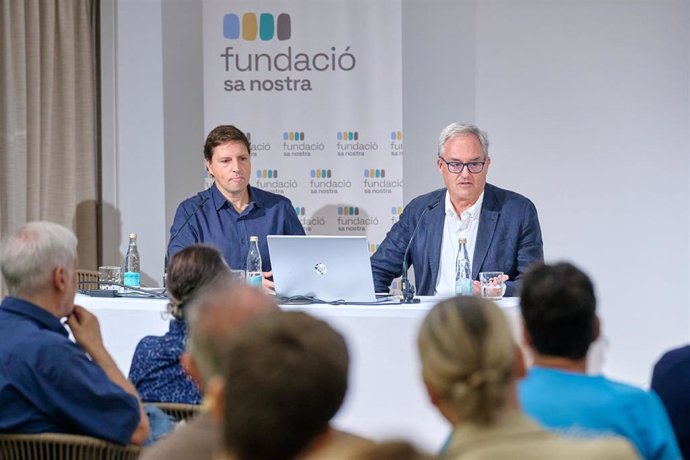 El director general de Pesca, Antoni Grau, y el director de la Fundació Marilles, Aniol Esteban, inauguran las jornadas.