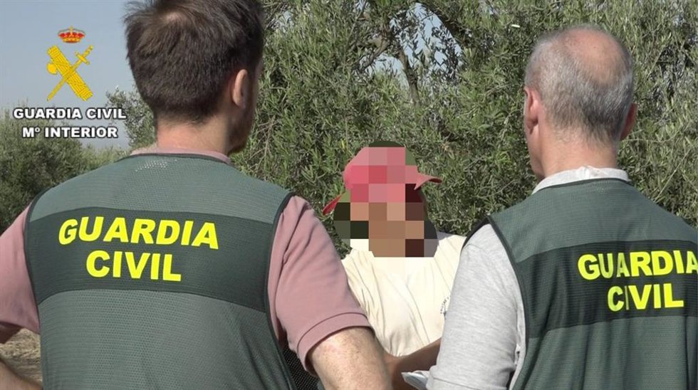 La Guardia Civil investiga a tres personas por delitos contra los derechos de los trabajadores en Utrera.