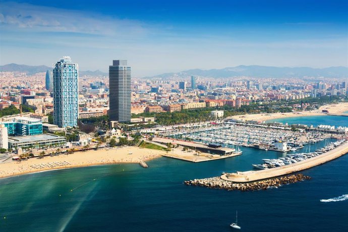 Archivo - Vista aérea del Port Olímpic de Barcelona.