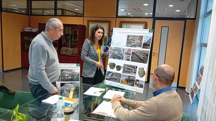 Reunión de trabajo para el seguimiento de los avances del antiguo edificio de Hacienda en Huelva.