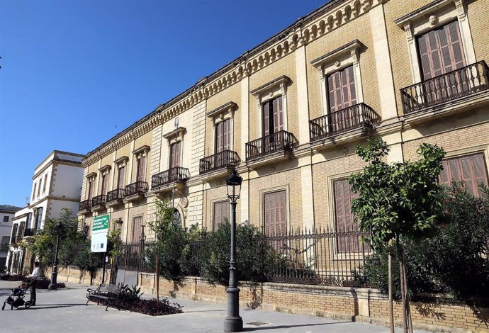 Palacio de los Condes de Puerto Hermoso, donde se ubicaba la antigua Comisaría de la Policía Nacional de Jerez en la plaza del Arroyo.