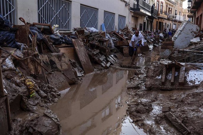 Imagen de una calle de Paiporta tras la DANA que ha afectado a distintas localidades de la provincia de Valencia. 