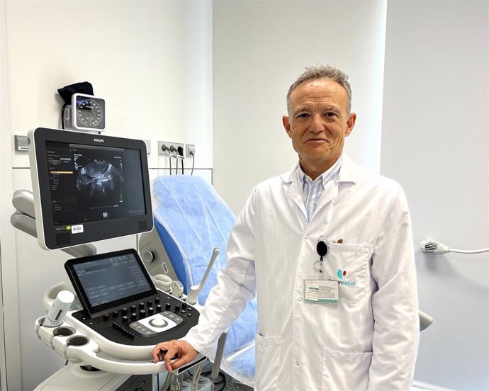 El doctor Cristóbal Povedano, especialista del servicio de Ginecología y Obstetricia del Hospital Quirónsalud Córdoba.