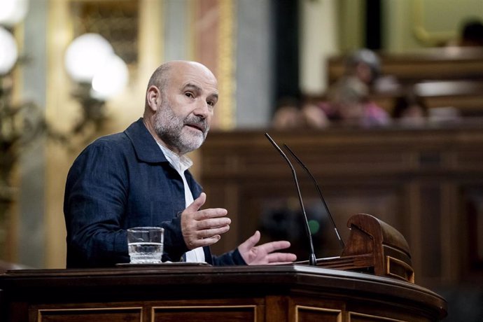 Archivo - El diputado del BNG, Néstor Rego, durante una sesión plenaria en el Congreso de los Diputados, a 26 de septiembre de 2024, en Madrid (España). 