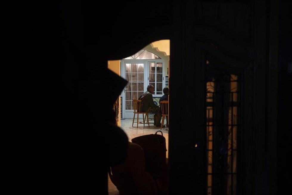 Varias personas durante una ronda nocturna, a 6 de noviembre de 2024, en Paiporta, Valencia, Comunidad Valenciana (España).