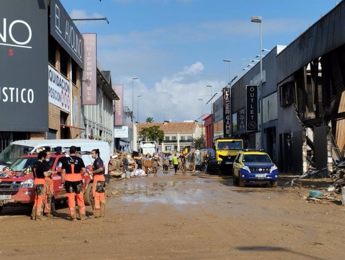 Bomberos de Palma actuando en una zona afectada por la DANA