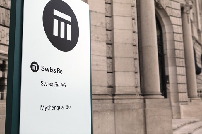 Archivo - Logo de Swiss Re.