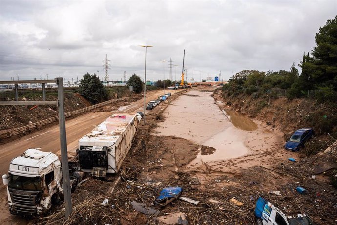 Estragos ocasionados por la DANA en carreteras a la altura de Torrent