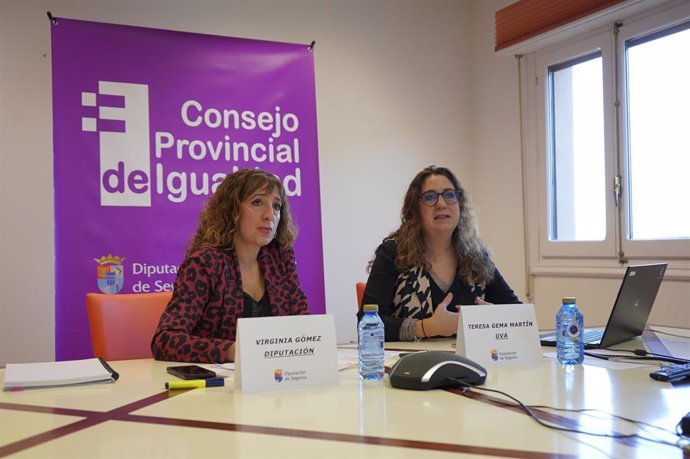 La jefa de la Unidad de Igualdad, Género y Diversidad, Virginia Gómez (izda), y la profesora Teresa Gema Martín.