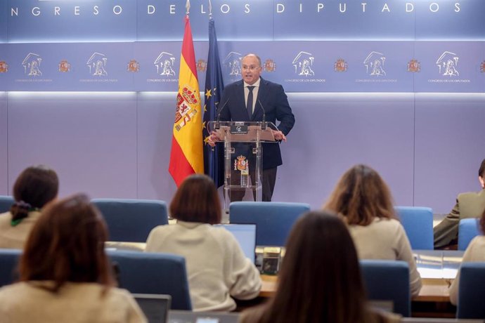 El portavoz del PP en el Congreso, Miguel Tellado, durante la rueda de prensa posterior a la junta de portavoces, en el Congreso de los Diputados, a 7 de noviembre de 2024, en Madrid (España).