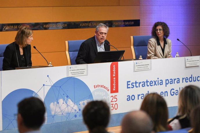 El conselleiro de Sanidade, Antonio Gómez Caamaño, participa en la presentación de la Estratexia Galega 'Reduce Radón', en Santiago