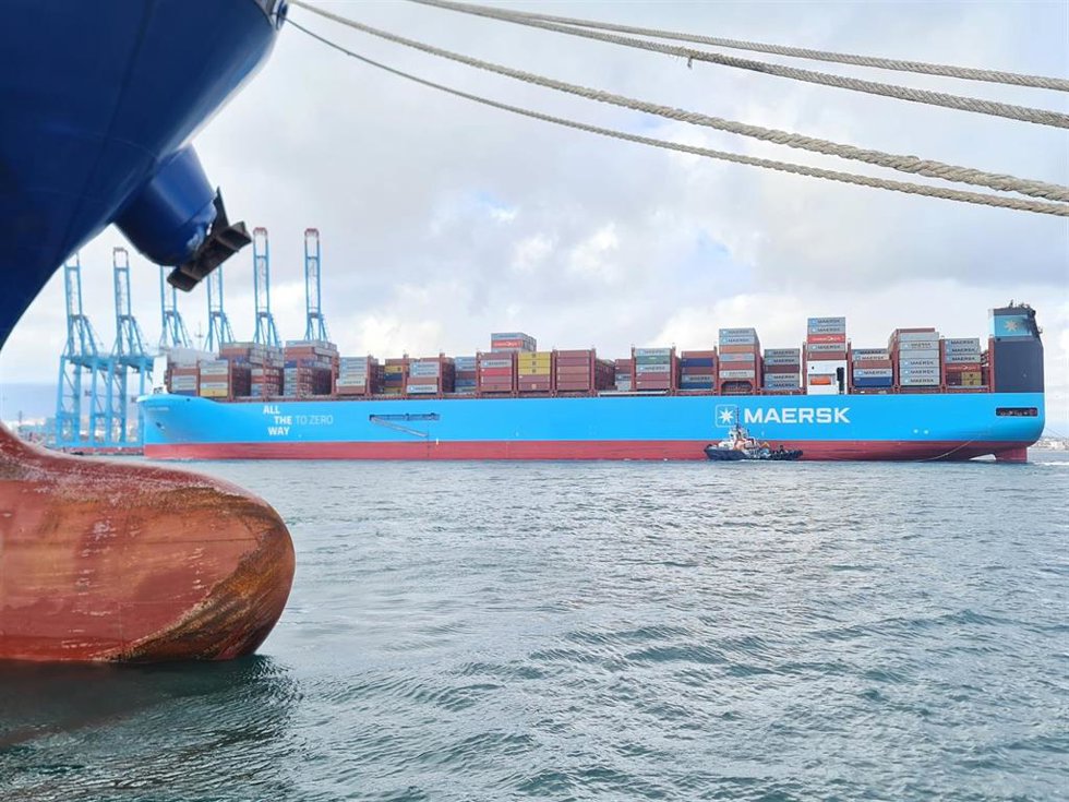 Un portacontenedores en el Puerto de Algeciras (Cádiz)